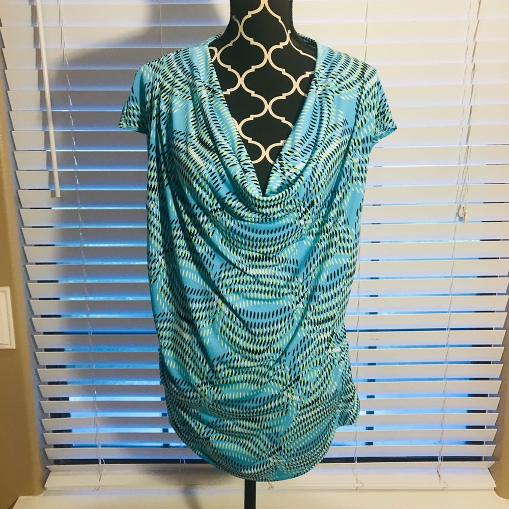 Scoop neck print top